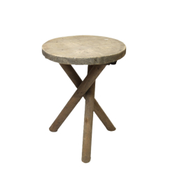 Stołek taboret z surowego drewna